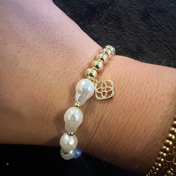 Kendra Scott Gold and White Pearl Beaded Stretch Bracelet - Picture 2 of 4